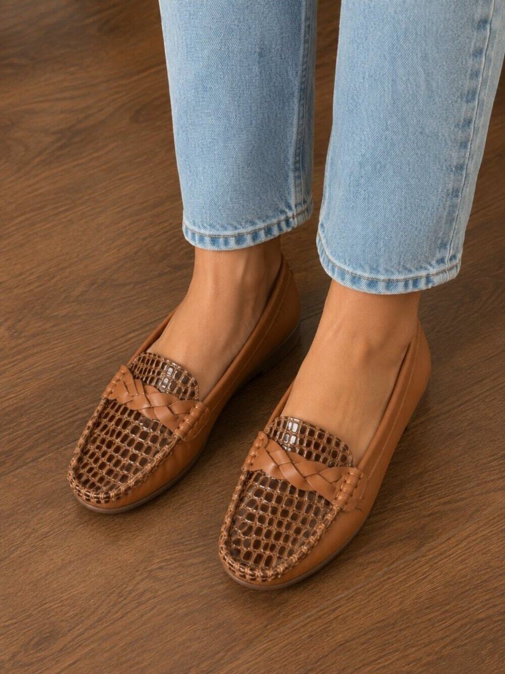 NWT Womens Size 11 (EU 42) Brown Croc Embossed Loafers Slip On Flats